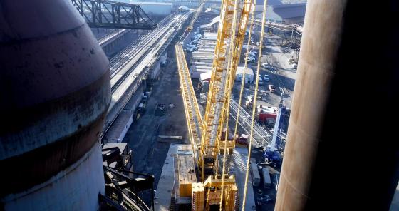 image of industrial-size crane on jobsite